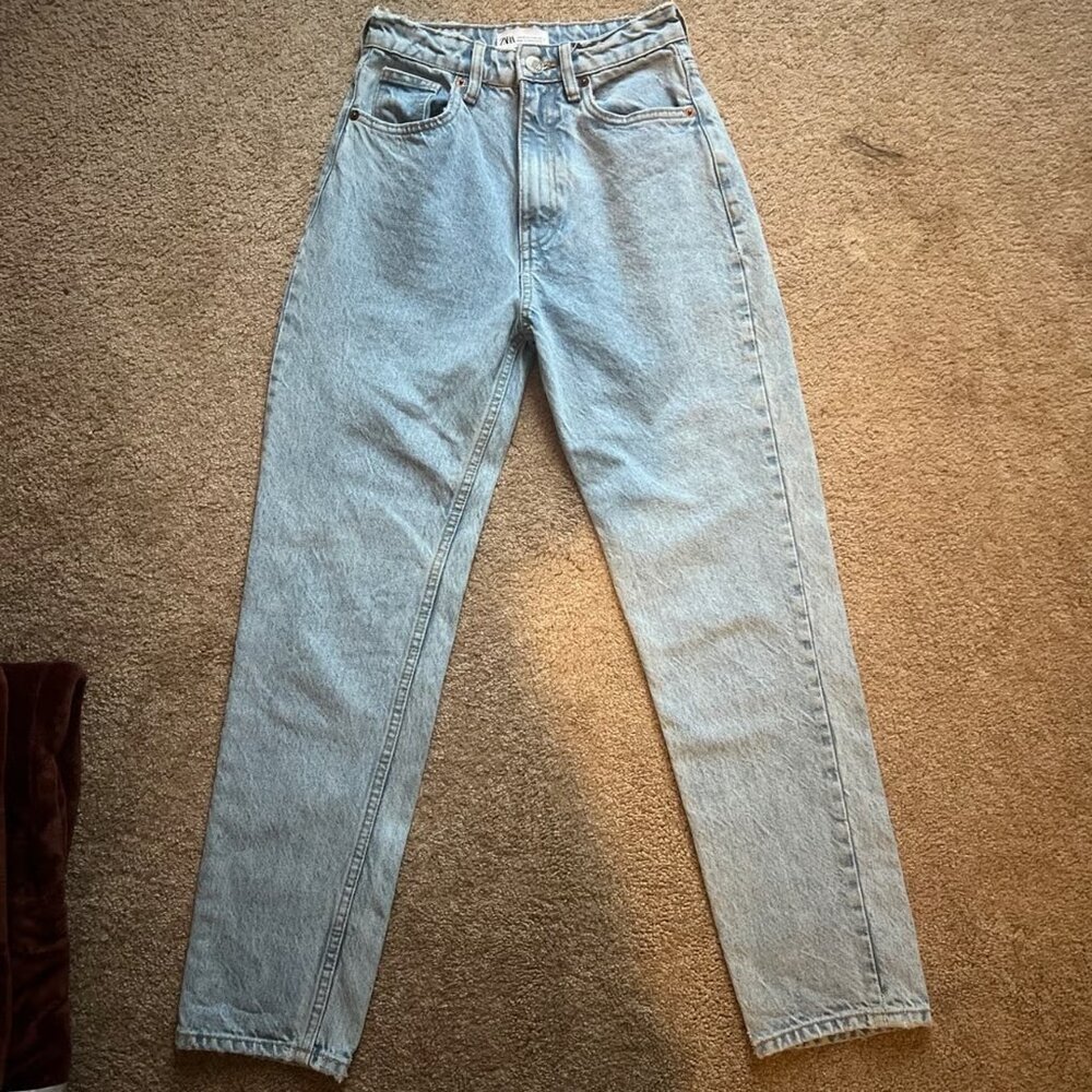 Zara Mom Fit High Waisted‎ Light Wash Jeans Size 2